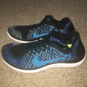 Nike 4.0 Flynit Running Sneakers